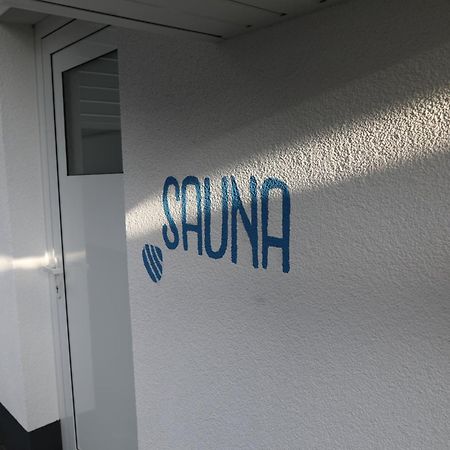 Eine Sehr Gemuetliche Dachgeschoss Ferienwohnung Ihlow  Exteriér fotografie
