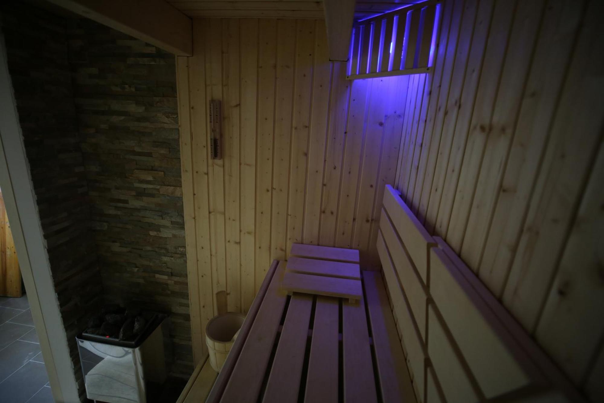 Eine Sehr Gemuetliche Dachgeschoss Ferienwohnung Ihlow  Exteriér fotografie